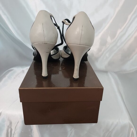 Gucci Pointed Toe Cream & Black Pumps - Picture 7 of 10